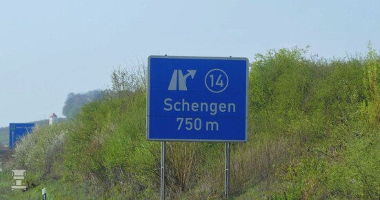 Schengen_bord_LR.jpg