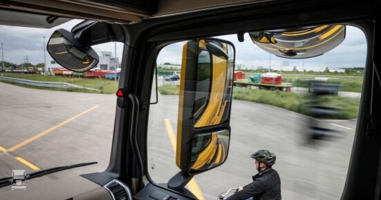 merc_abbiege_assistent.jpg merc_abbiege_assistent.jpg