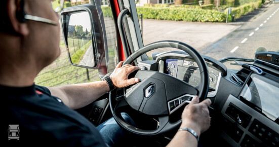 Rijdende_chauffeur.jpg