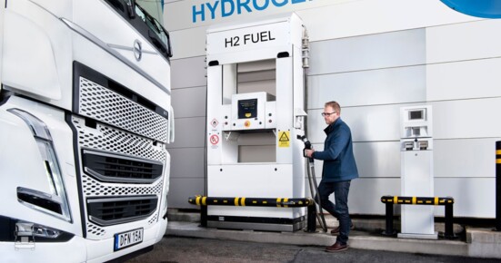Volvo tankt waterstof Volvo tankt waterstof