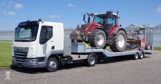 .XB-trekker met 10,5m semidieplader 716 lv 5-1400