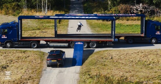 BIGtruck Red Bull Scania stunt 1 (960 x 643)