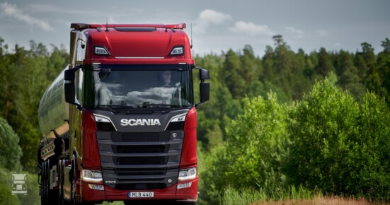 Nieuwe_Scania_V8_LR.jpg