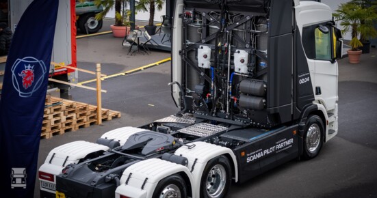 Scania Fuel Cell Truck (1) Scania Fuel Cell Truck (1)