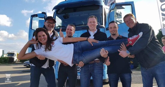 IcetruckEline.jpg IcetruckEline.jpg