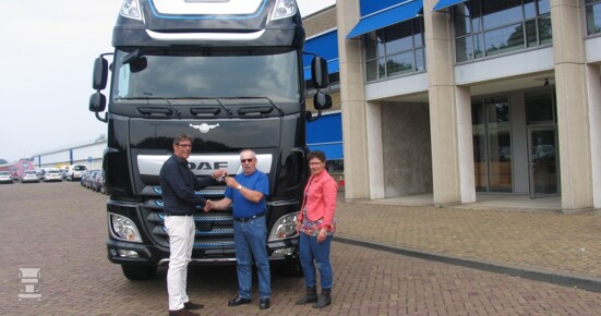 Hilda_en_Jan_Derk_Jongsma_ontvangen_sleutels_90th_anniversary_edtion.jpg Hilda_en_Jan_Derk_Jongsma_ontvangen_sleutels_90th_anniversary_edtion.jpg