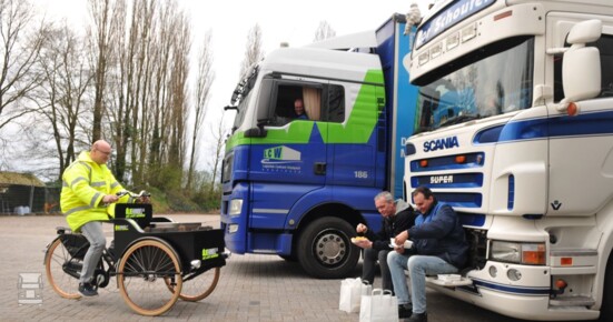 Bakfiets_de_Kar_LR.jpg Bakfiets_de_Kar_LR.jpg