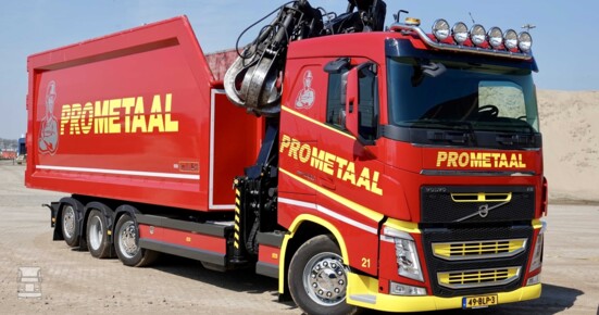 Volvo_tridem_8x2.jpg Volvo_tridem_8x2.jpg