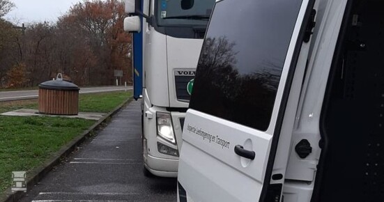 kaart_uit_raam_gegooid.jpg kaart_uit_raam_gegooid.jpg