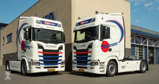 Stiptrans_Scania-1-pers-2020.jpg Stiptrans_Scania-1-pers-2020.jpg