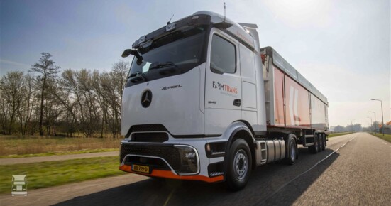 farmtransneemt3ooemercedes-benztruckingebruik (960 x 660)