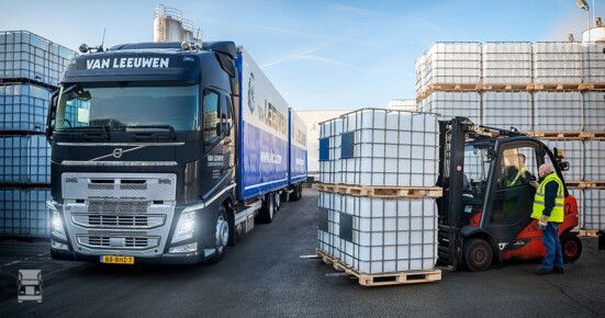 Volvo_FH_met_extra_lange_slag_luchtbalgen_Van_Leeuwen_Container_Service_1_lowres.jpg Volvo_FH_met_extra_lange_slag_luchtbalgen_Van_Leeuwen_Container_Service_1_lowres.jpg