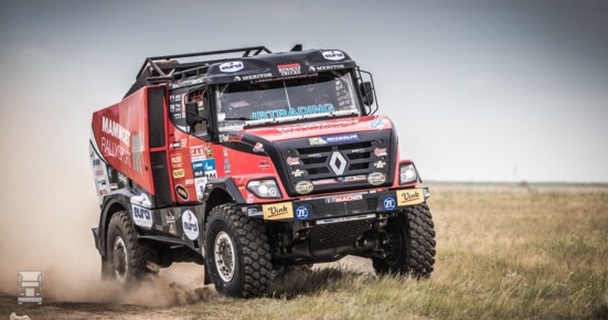 Mammoetdrenault.jpg Mammoetdrenault.jpg