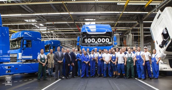 100000th-New-DAF-CF-and-XF-LR.jpg 100000th-New-DAF-CF-and-XF-LR.jpg