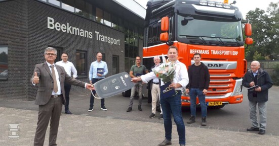 1._Overhandiging_100ste_DAF_aan_familie_Beekmans-1400.jpg 1._Overhandiging_100ste_DAF_aan_familie_Beekmans-1400.jpg