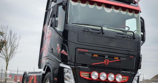 Van-OverveldVolvo-FH-4602LR.jpg Van-OverveldVolvo-FH-4602LR.jpg