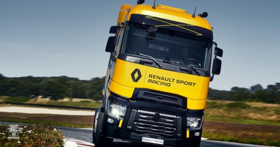 Renault_Trucks_T_High_Formule_1_Sport_RacingLR.jpg