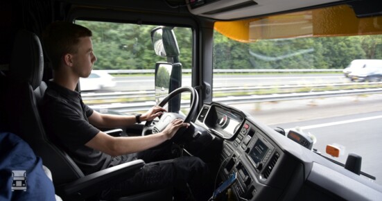jonge chauffeur