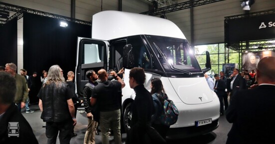 TeslaSemi3 (960 x 640) TeslaSemi3 (960 x 640)