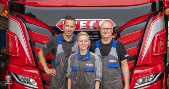 Drie generaties in de werkplaats Drie generaties in de werkplaats