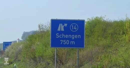 Schengen_bord_LR.jpg
