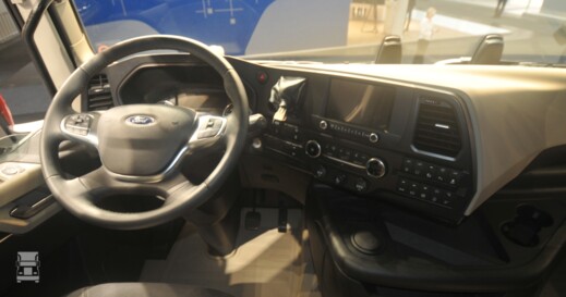 Ford_F-Max_interieur_LR.jpg
