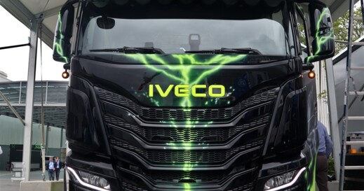 IAA Iveco1 (960 x 996) IAA Iveco1 (960 x 996)