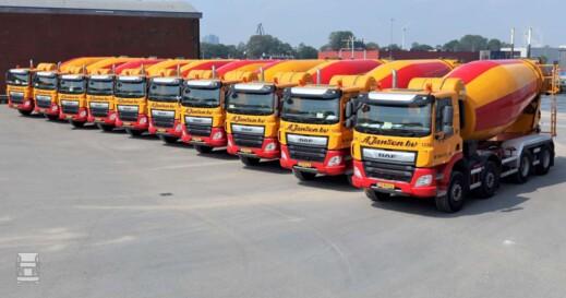 A_10x_voor_hek_hoog-1400.jpg A_10x_voor_hek_hoog-1400.jpg