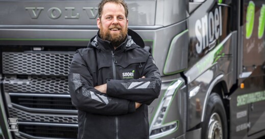 chauffeur-pieter-jan-flach-volvo-fh-snoei-tuinmaterialen.jpg
