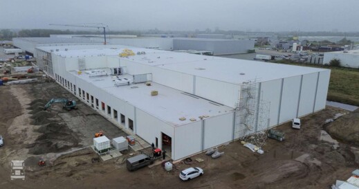 Bakker Transport & Warehousing (1)-1400