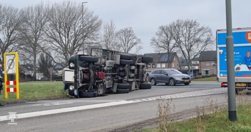 B-Mack gekanteld (2) B-Mack gekanteld (2)