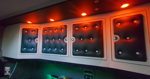 DAF XG+ interieur met kastenwand