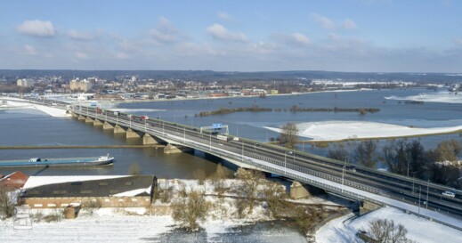 IJsselbruggen A12 van boven met sneeuw_tcm26-323111