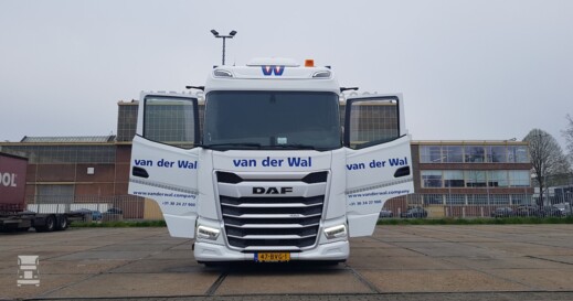 nieuwe-daf-deuren-open-2