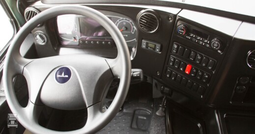 5440m9_dashLR.jpg