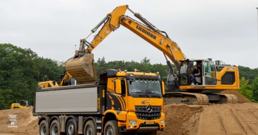 Mercedes 10x8 GMB onder Liebherr 926-1400
