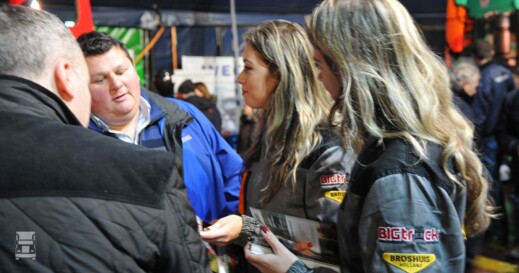 Broshuis-BIGtruck-girls1LR.jpg Broshuis-BIGtruck-girls1LR.jpg