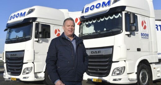 Peter_Boom_levering_DAF_XF1LR.jpg Peter_Boom_levering_DAF_XF1LR.jpg