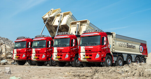 4x VOLVO 10x4 vd Beeten kip 2