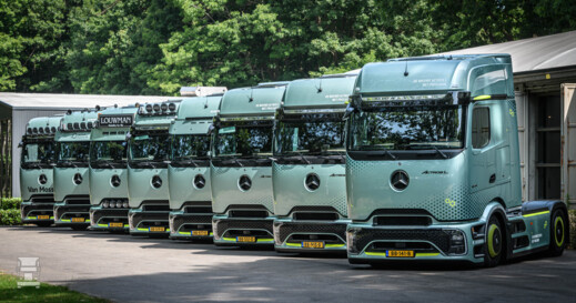 1920_demovoertuigenvannieuwstegeneratietrucksvanmercedes-benzklaarvoorpraktijktests-2