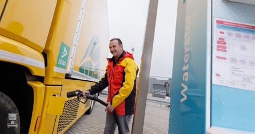 DHL Hyundai Xcient 2 (960 x 540)