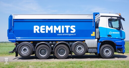 Veldhuizen-Mercedes Quadro 10x4 Remmits rz