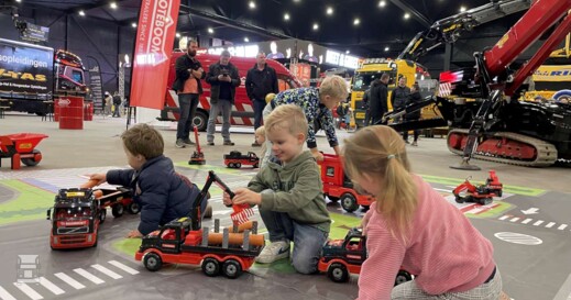 Mega Trucks (1)-1400 Mega Trucks (1)-1400