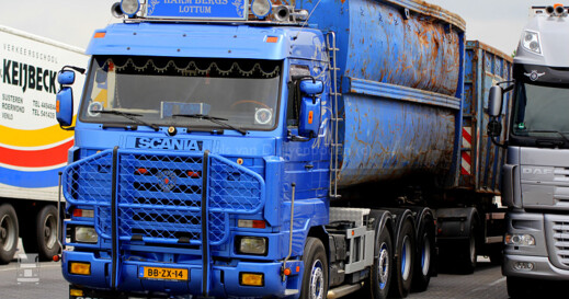 Streamer_2.jpg Streamer_2.jpg