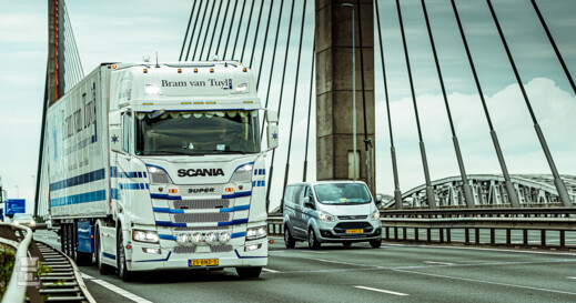 Bram-van-Tuyl_Scania-1-Hannie-Verhoeven-Fotograaf.jpg Bram-van-Tuyl_Scania-1-Hannie-Verhoeven-Fotograaf.jpg