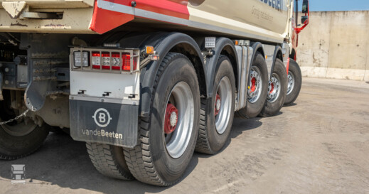 VOLVO 10x4 vd Beeten 3 assen sturend