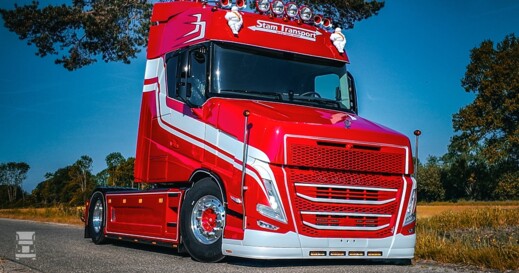 Volvo VT5 bonneted FH (2) Volvo VT5 bonneted FH (2)