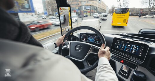 BIGtruck Mercedes chauffeur in cabine (960 x 640) BIGtruck Mercedes chauffeur in cabine (960 x 640)