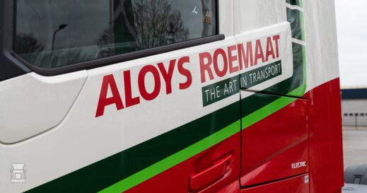 150ste Volvo-truck voor Aloys Roemaat Transport is FM Electric (5) 150ste Volvo-truck voor Aloys Roemaat Transport is FM Electric (5)