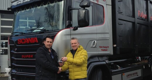 Faber.SilverGriffin3LR.jpg Faber.SilverGriffin3LR.jpg